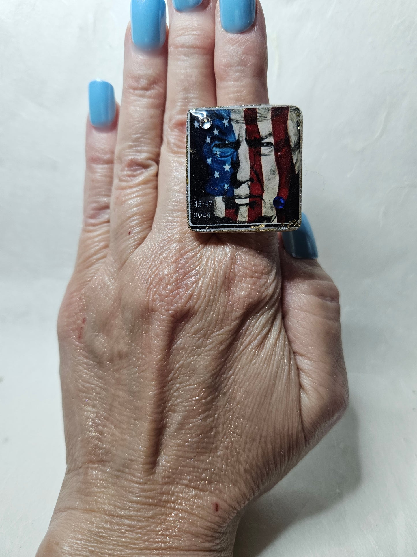 Elegant Trump ladies ring