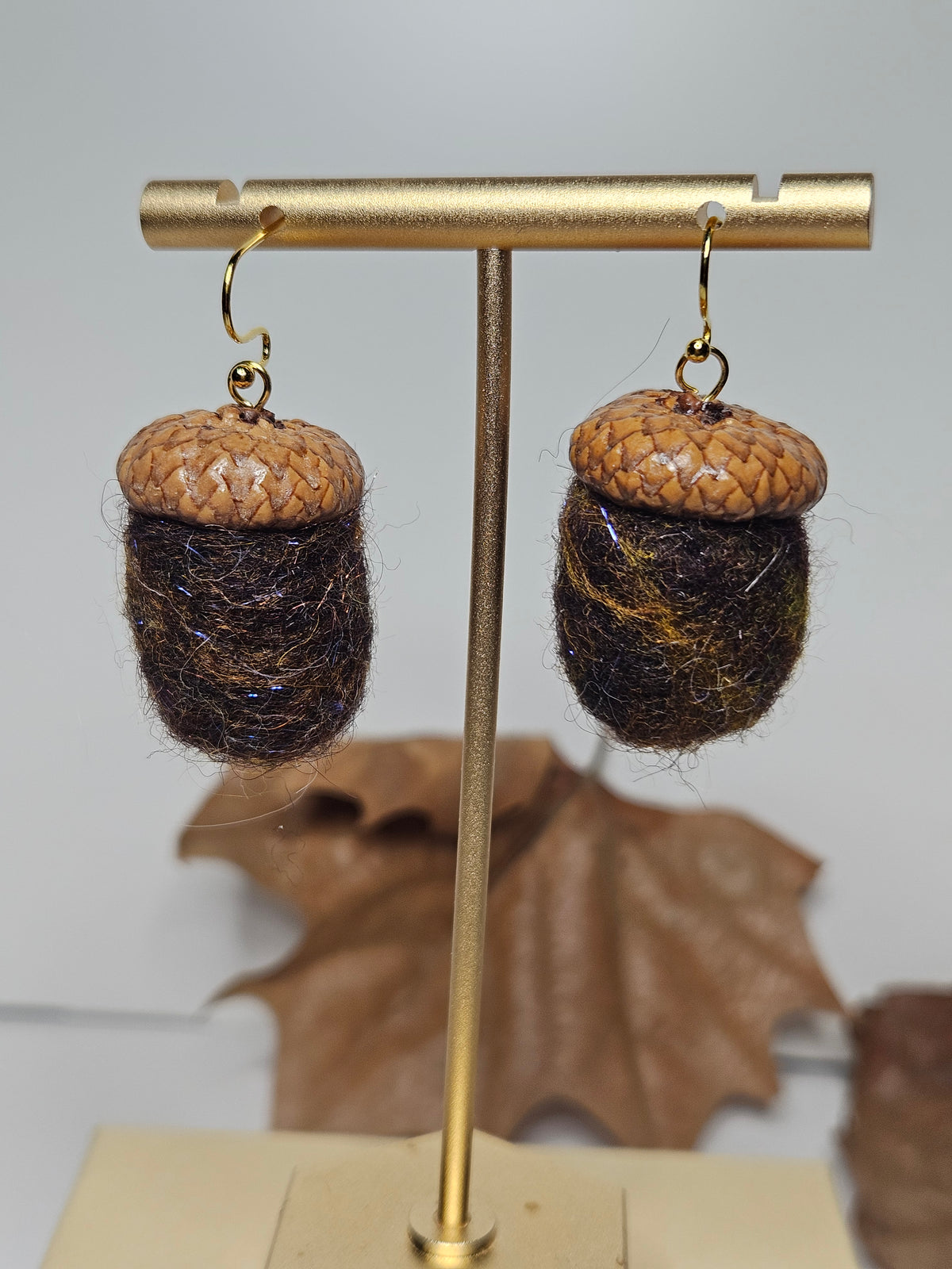 HEIRLOOM WOOL Acorn l earrings