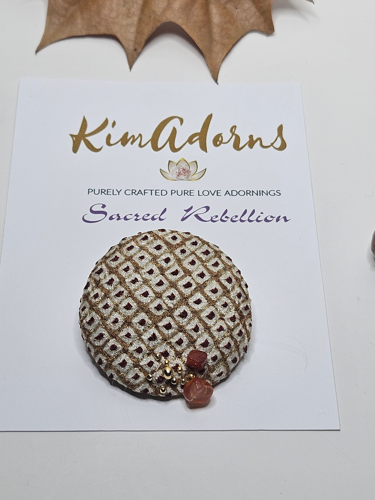 Brown Shibori Gold & Carnelian Brooch